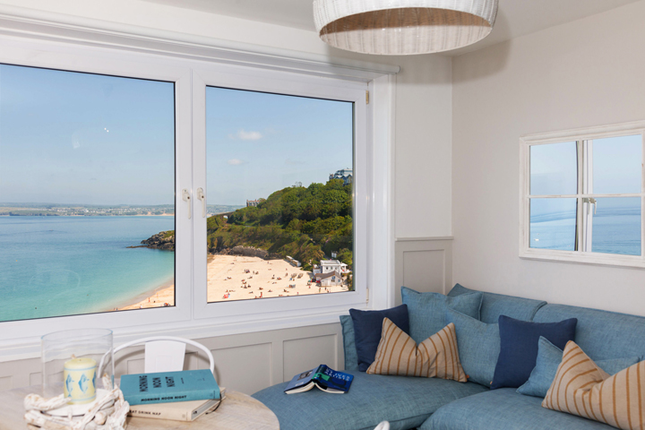 6 Living View CU