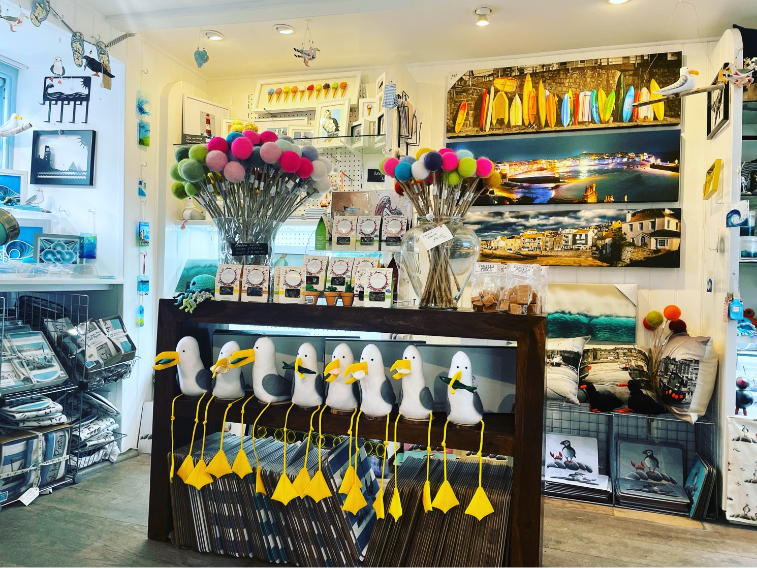 Gullz R Loud Shop Inside
