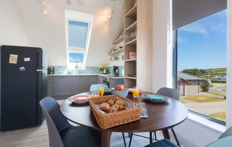 Polmanter Self Catering Apartments Kerenza Kitchen (2)