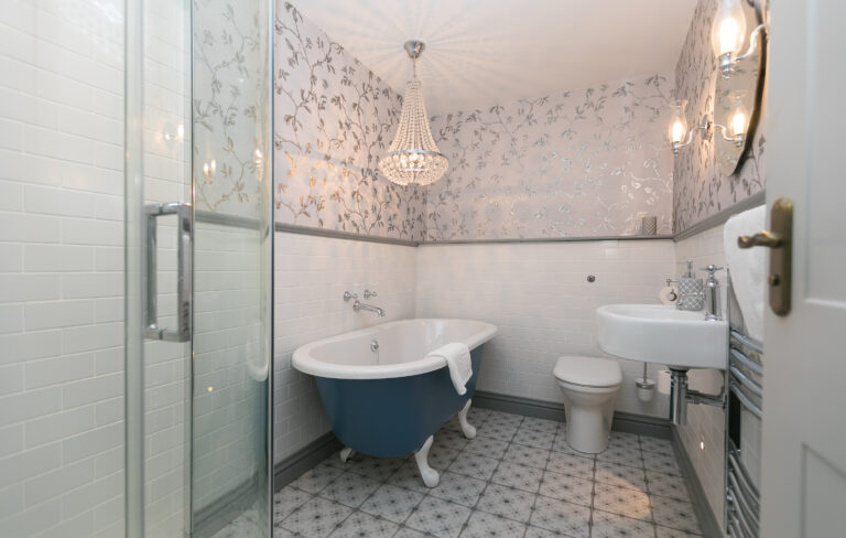 Polmanter Self Catering Cottages Morwenna Ensuite Bathroom (10)