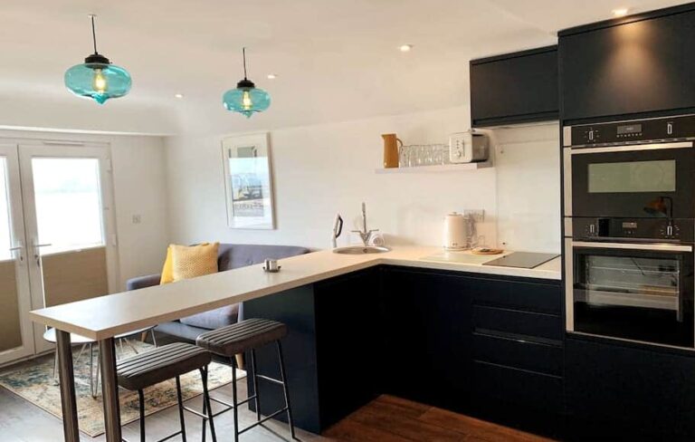 St Ives Harbour Apartments Kitchen